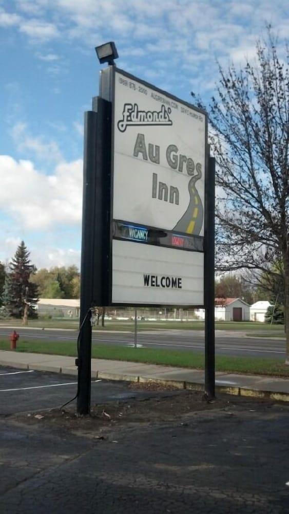 Edmond's Au Gres Inn photo 2