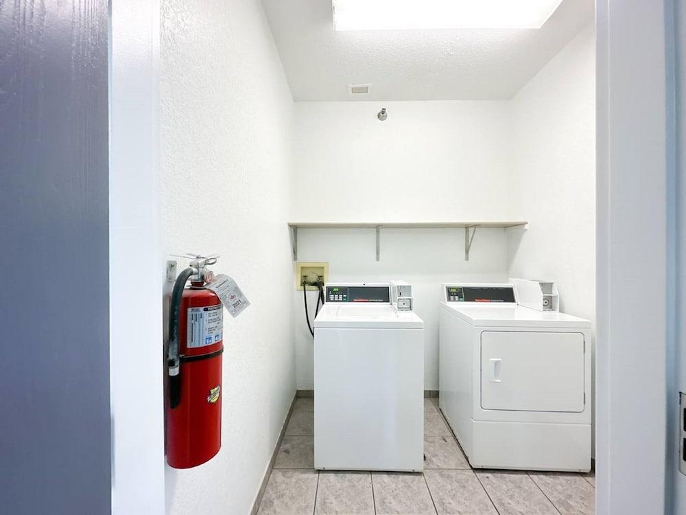 Blaine Town Inn & Suites photo 23