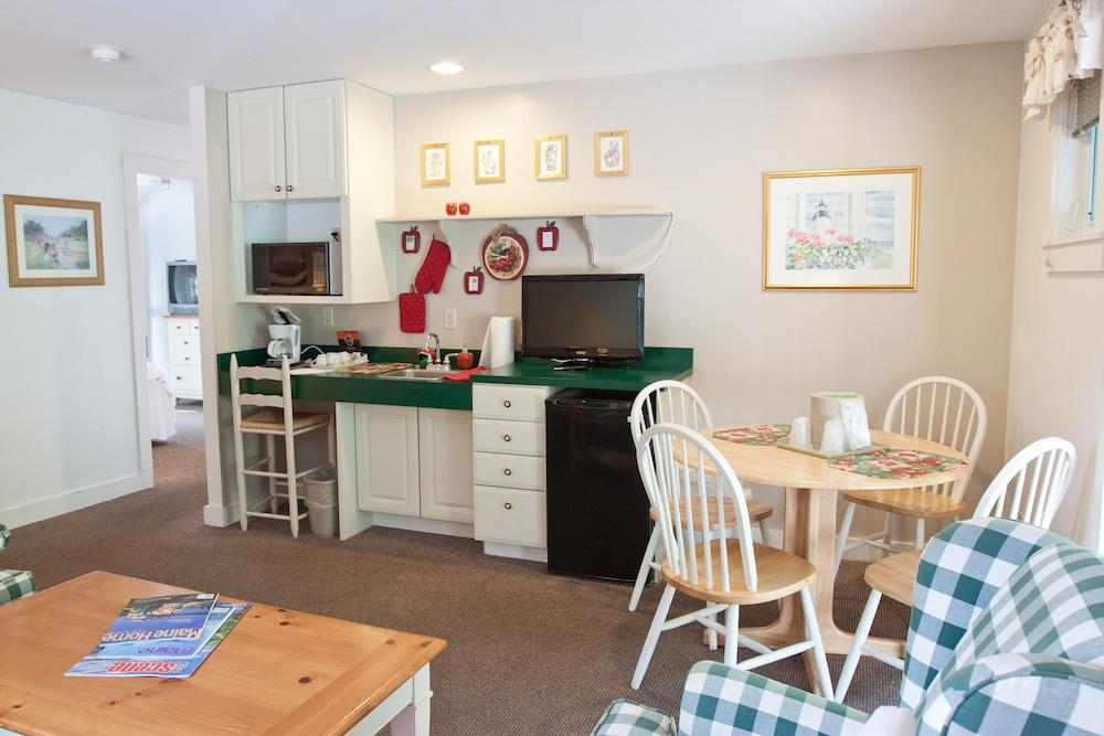 Mount Battie Inn photo 83