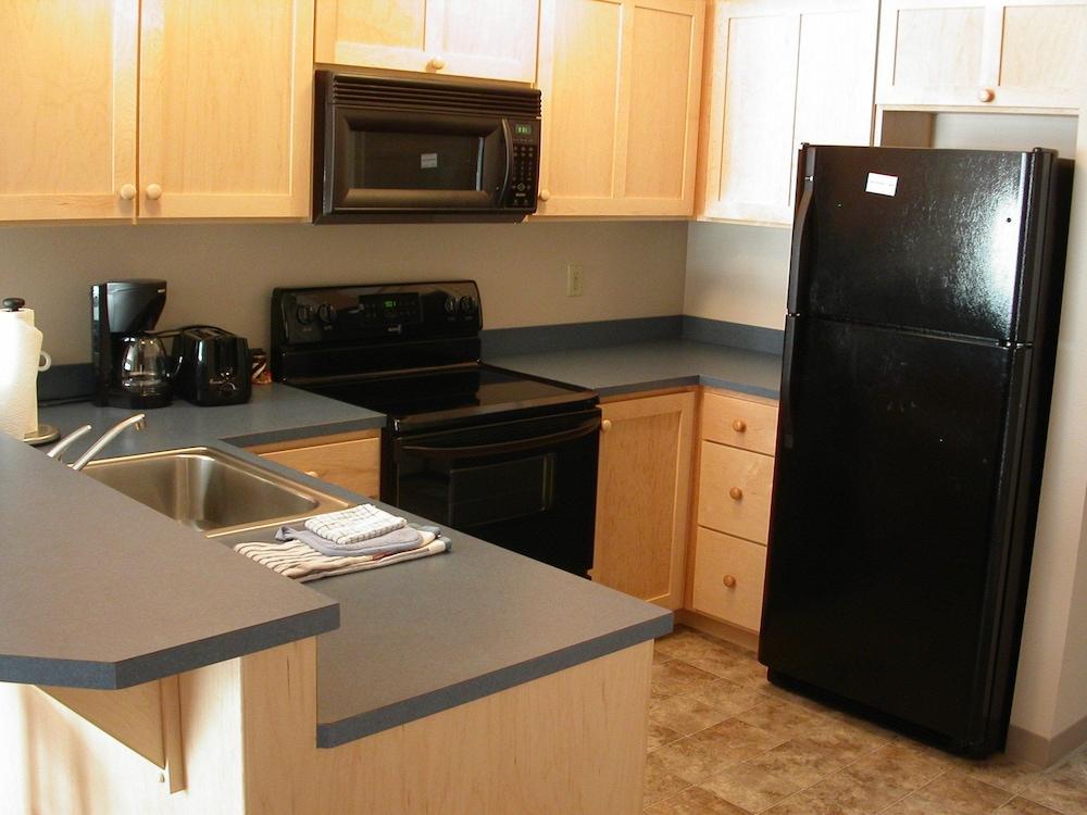 Sea Breeze Court photo 10