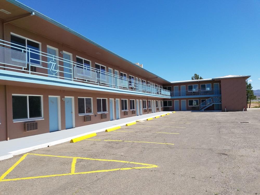 Leisure Lodge Motel photo 27