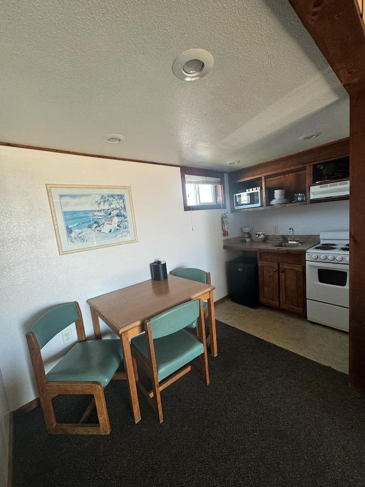 Sunset Oceanfront Lodging photo 57