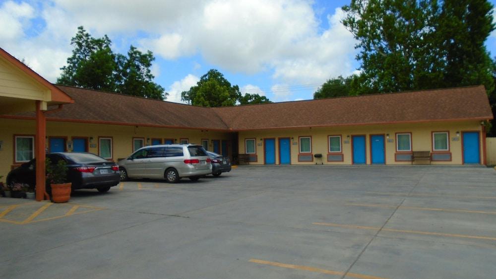 Town House Motel photo 9