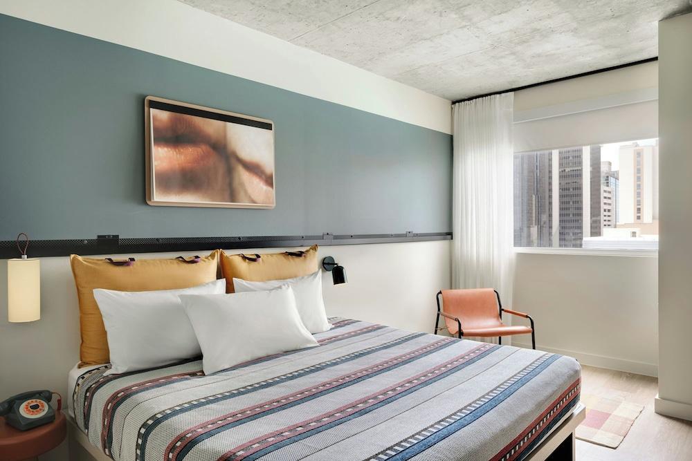 Moxy Charlotte Downtown photo 8