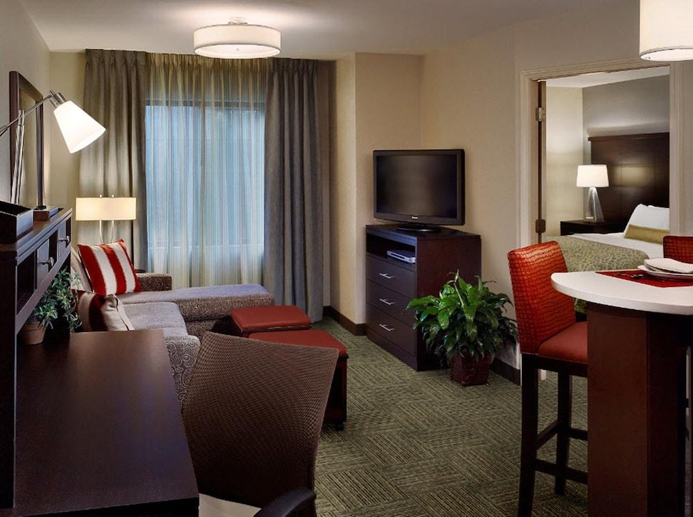 Staybridge Suites Dearborn MI by IHG photo 4