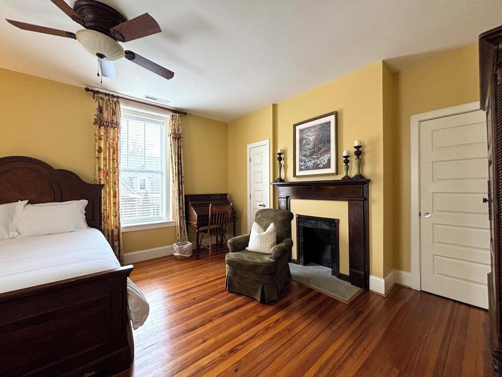 Grand Lux Inn photo 13