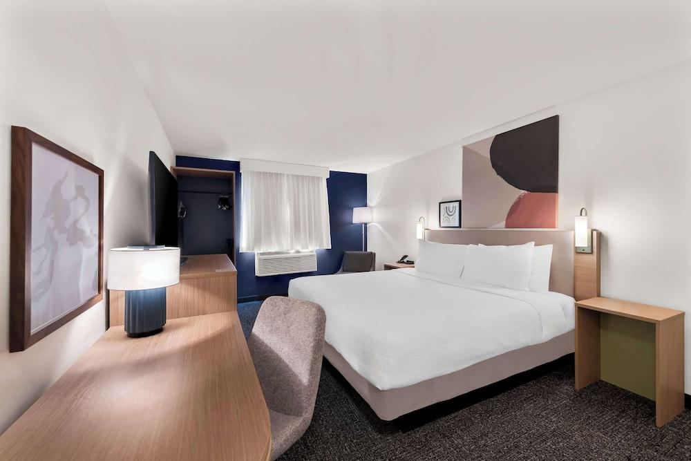 Spark by Hilton Norfolk photo 26