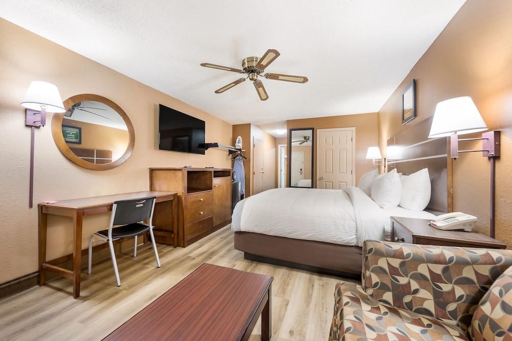 Econo Lodge Selmer photo 14