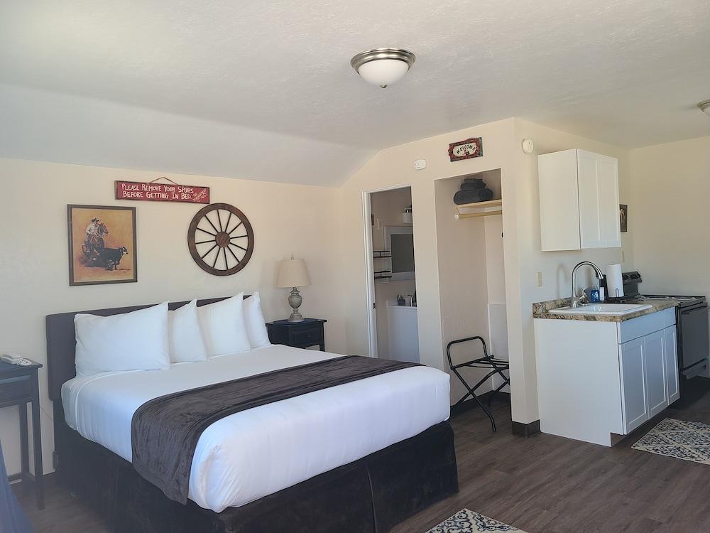 Lamplighter Cabins & Suites photo 17