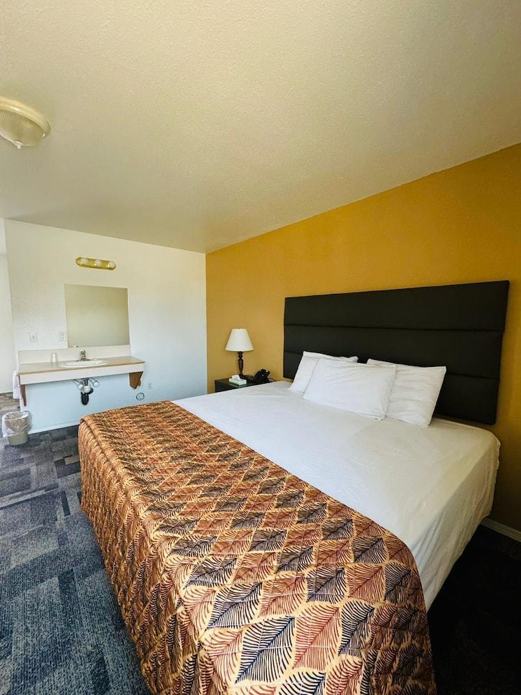 Americas Best Value Inn Salmon photo 2