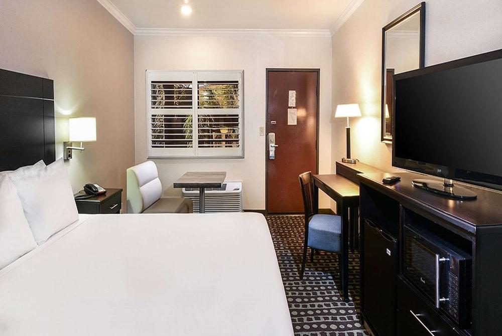 Travelodge by Wyndham Commerce Los Angeles Area photo 4