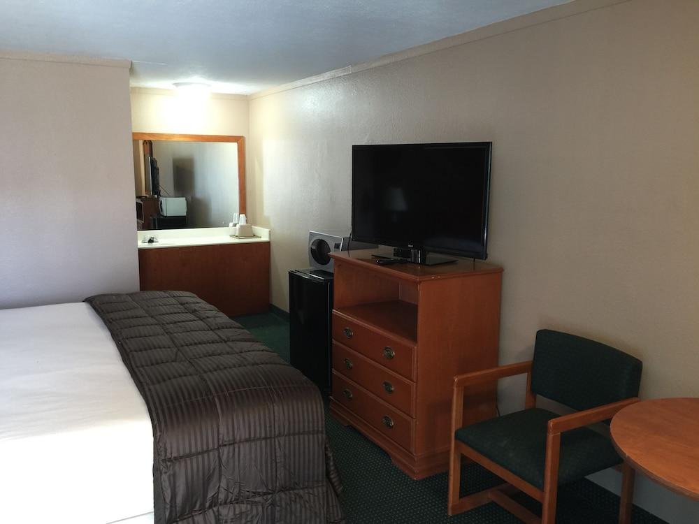 Budget Inn photo 3