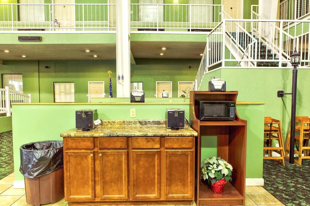 Coratel Inn & Suites By Jasper McCook photo 26