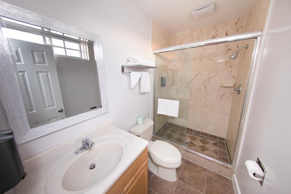 Metropolitan Inn & Suites photo 24