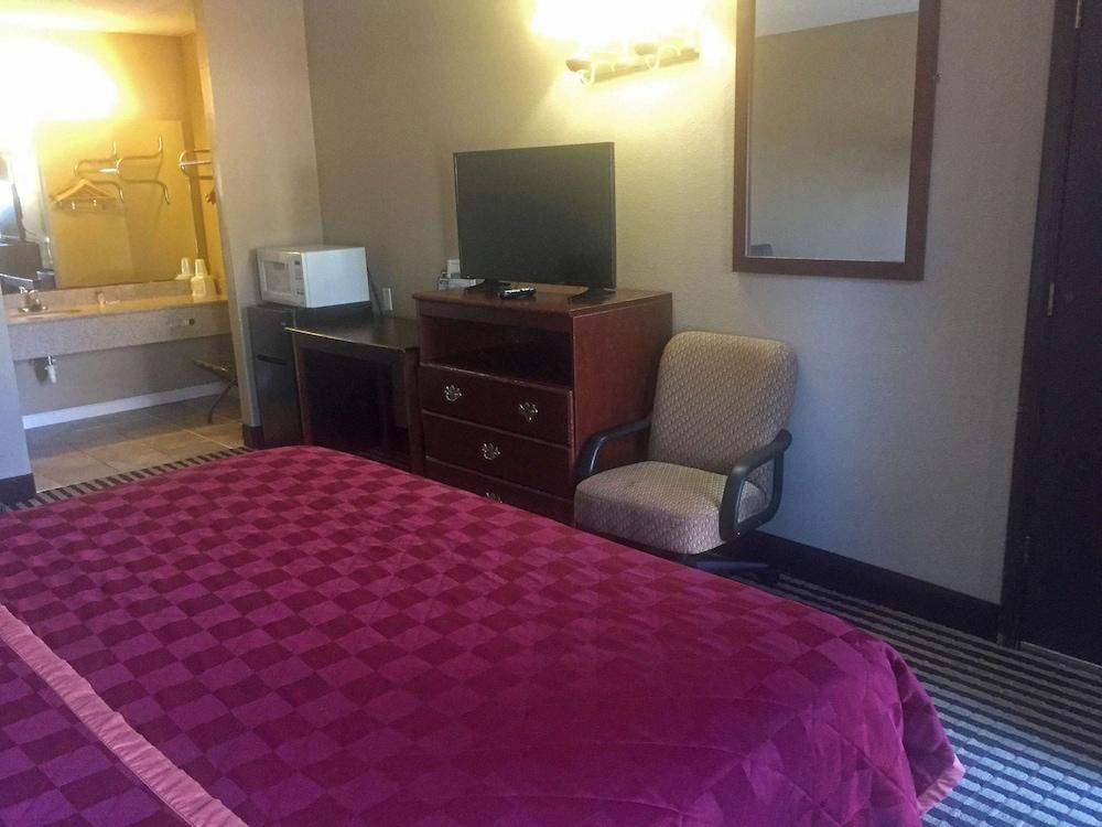 Americas Best Inn - Eureka photo 4