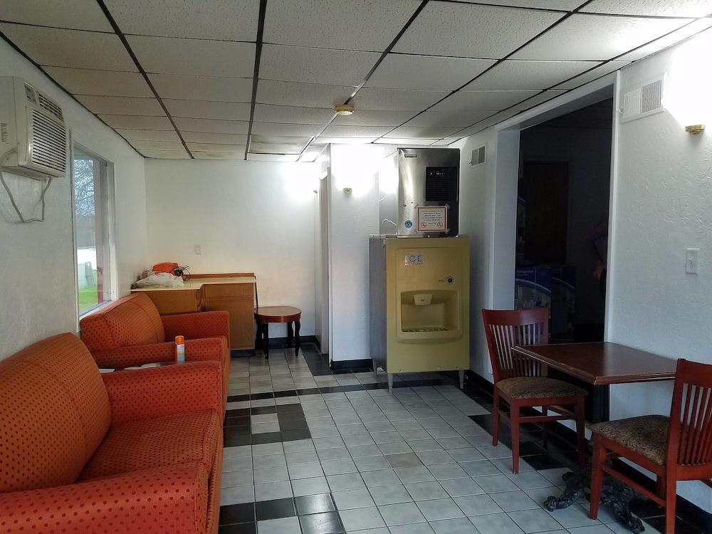 Budget Inn photo 15
