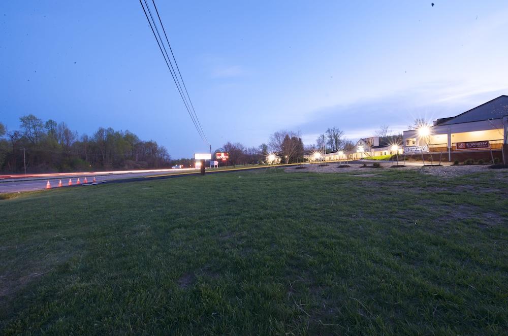Executive Inn And Suites photo 36