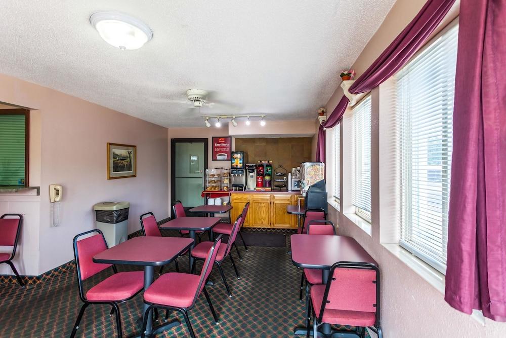 Econo Lodge Lincoln photo 68