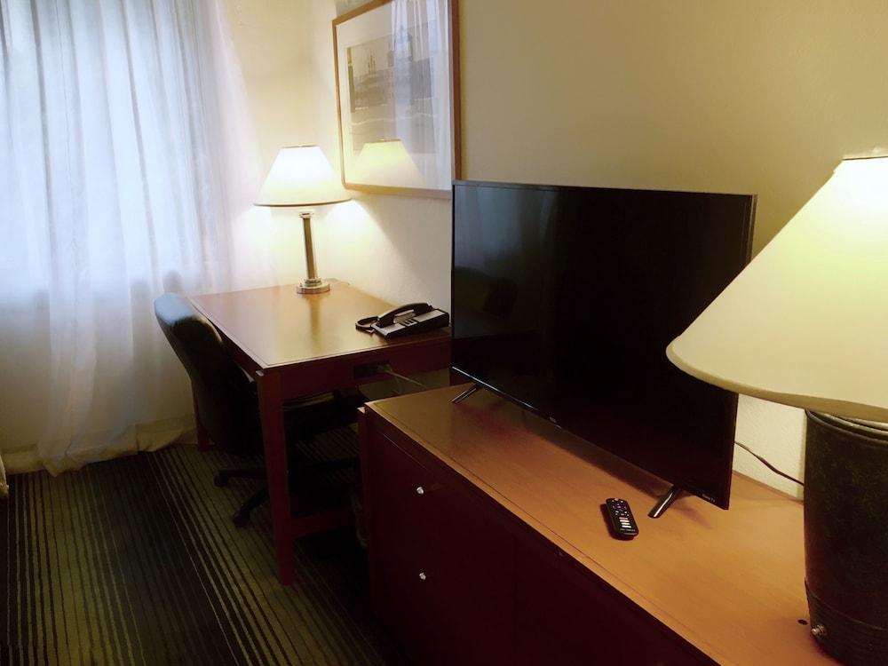Oasis Inn photo 9