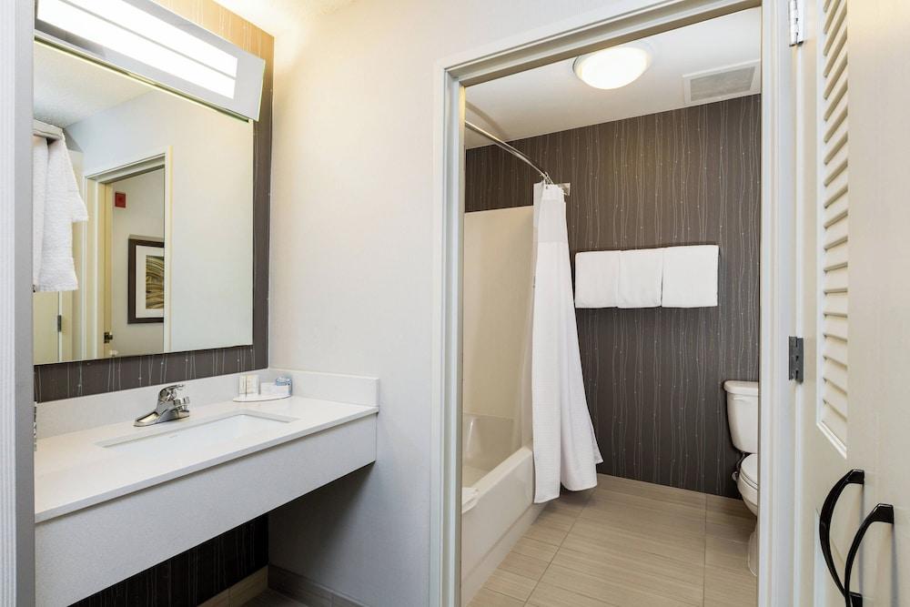 Courtyard by Marriott Dallas Mesquite photo 13