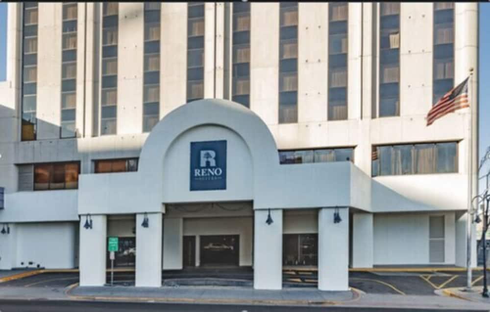 Reno Suites photo 1