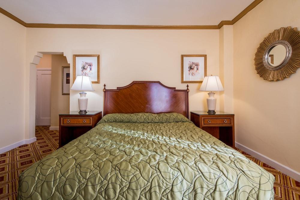 Embassy Hotel photo 24