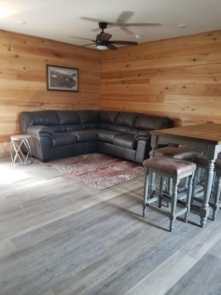 406 Lodge photo 12