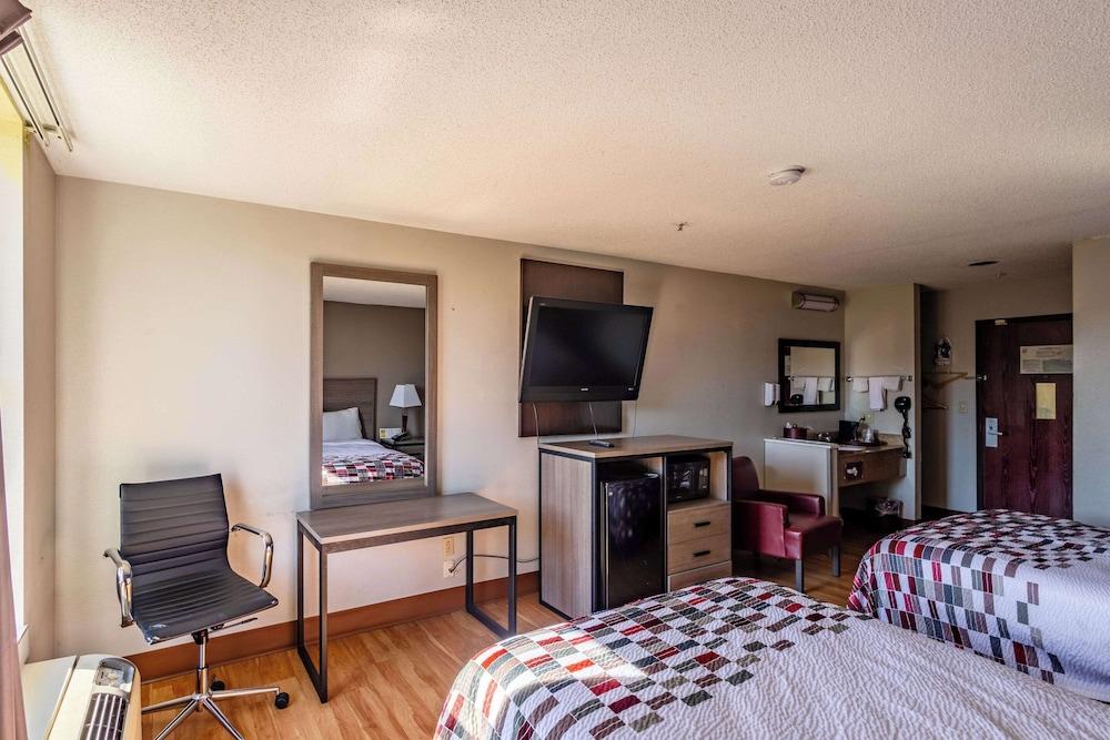 Clarion Pointe photo 17