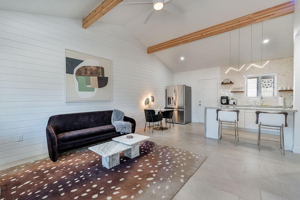 Ash & Ko Boutique Lodging photo 8