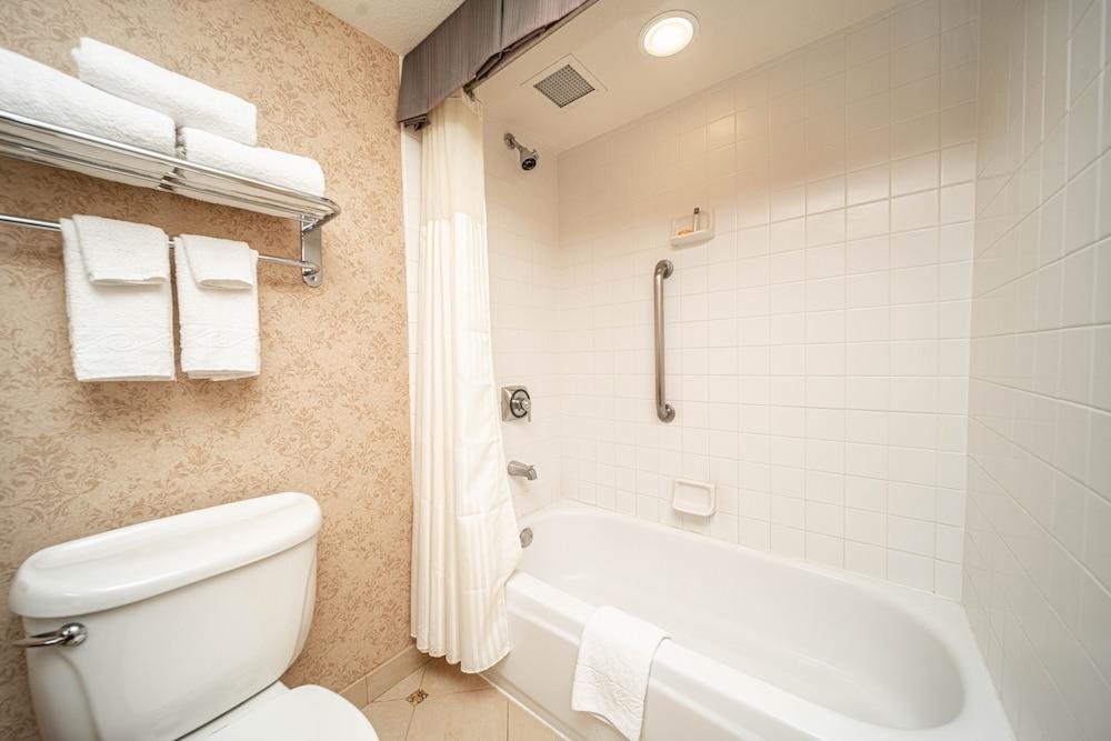 Reno Suites photo 25