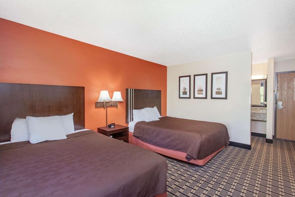 AmericInn by Wyndham Cloquet photo 9