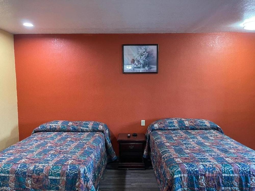 Kenwood Court Motel photo 8