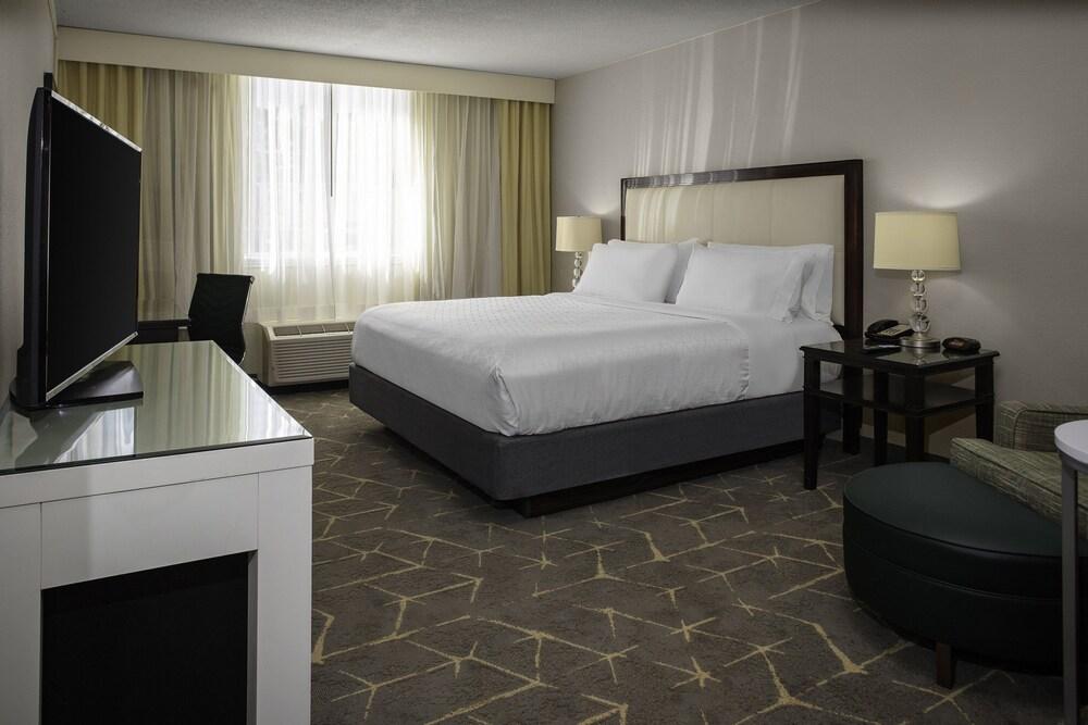 Holiday Inn Hotel & Suites Boston - Peabody by IHG photo 39