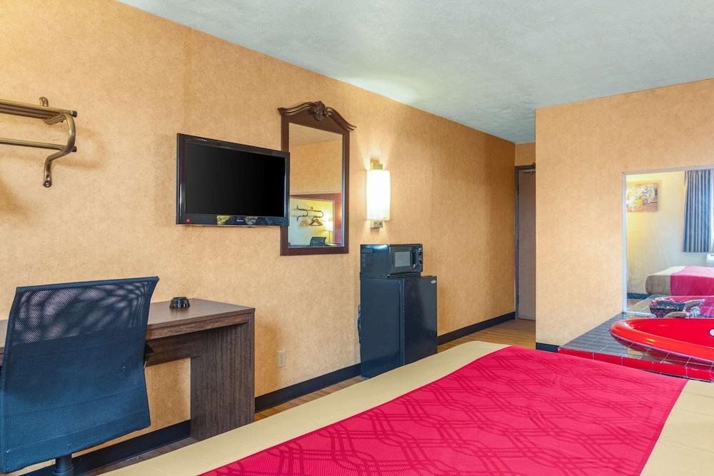 Econo Lodge Kent - Akron West photo 11