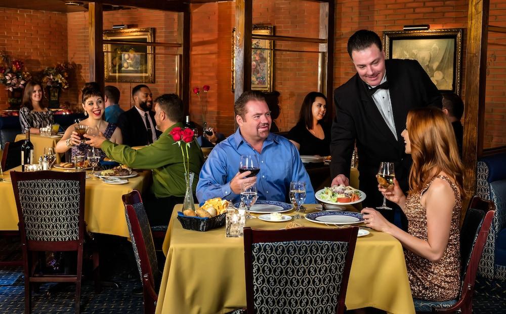 Four Queens Hotel and Casino photo 30