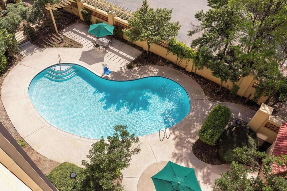 La Quinta Inn & Suites by Wyndham Austin Southwest photo 27
