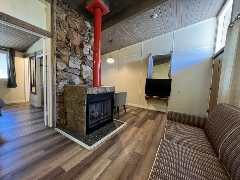 Studio 9 Big Bear photo 16