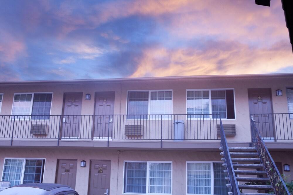 Stardust Inn — hotel in National City