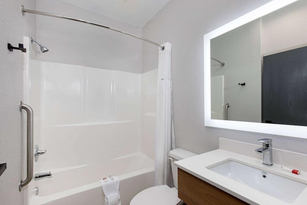 Microtel Inn & Suites by Wyndham Manchester photo 13