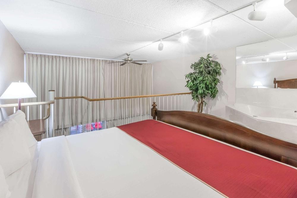 Quality Inn & Suites photo 16