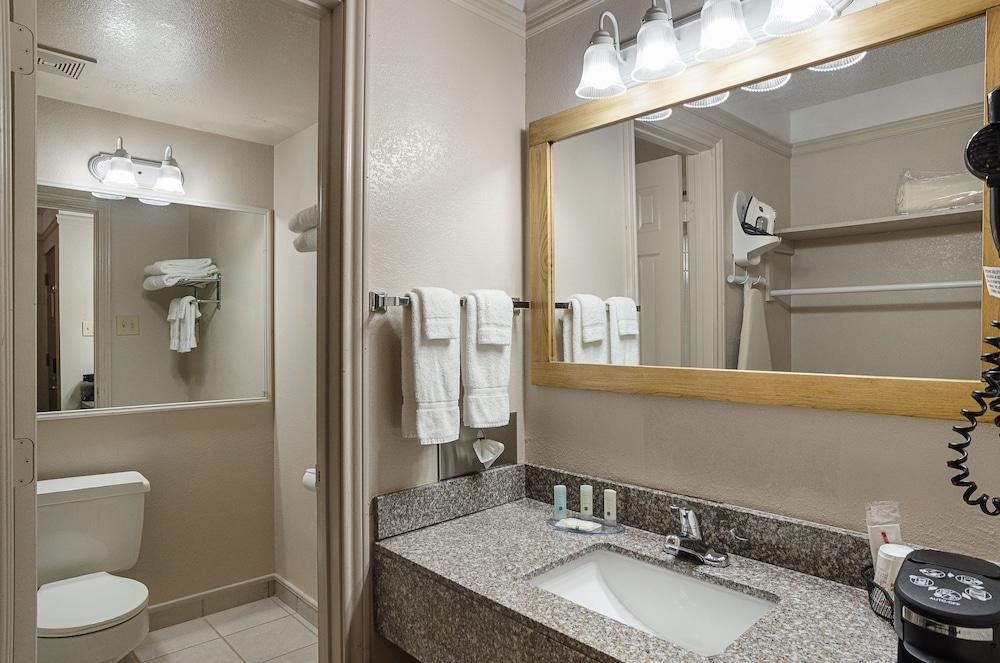 Quality Inn Buffalo photo 27