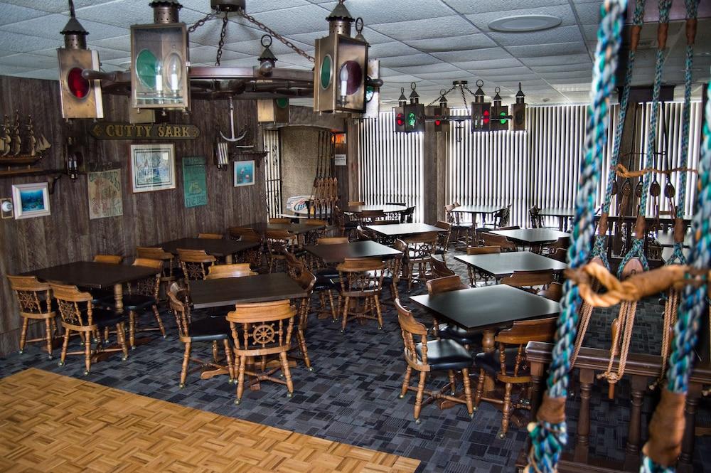 Windjammer Motor Inn photo 18