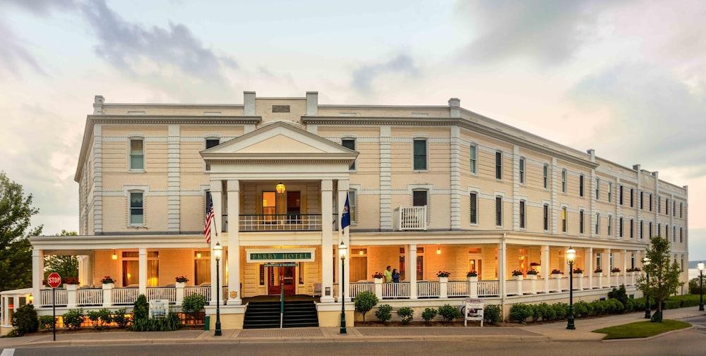 Perry Hotel — hotel in Petoskey