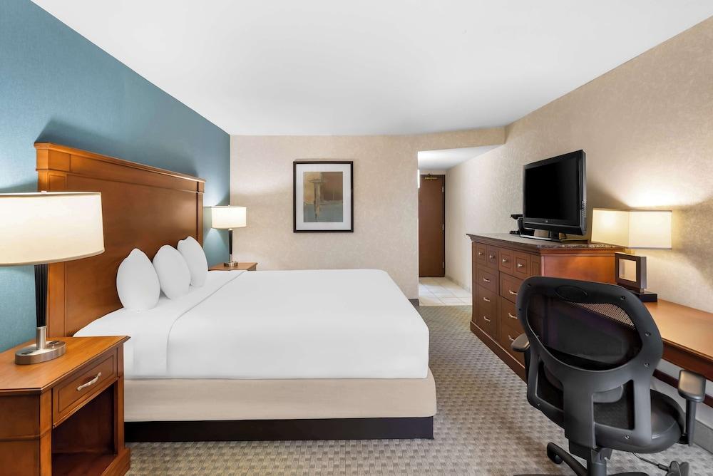 Sonesta Essential Houston Hobby Airport photo 13