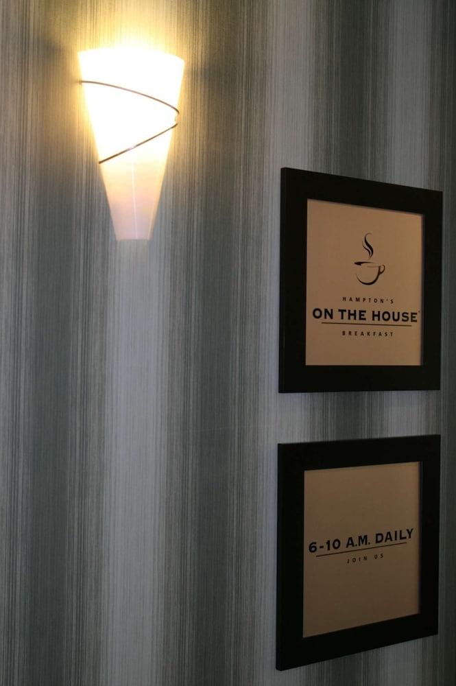 Hampton Inn Brentwood photo 2