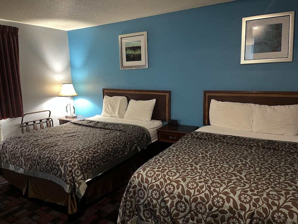 Rodeway Inn Whitehall photo 6