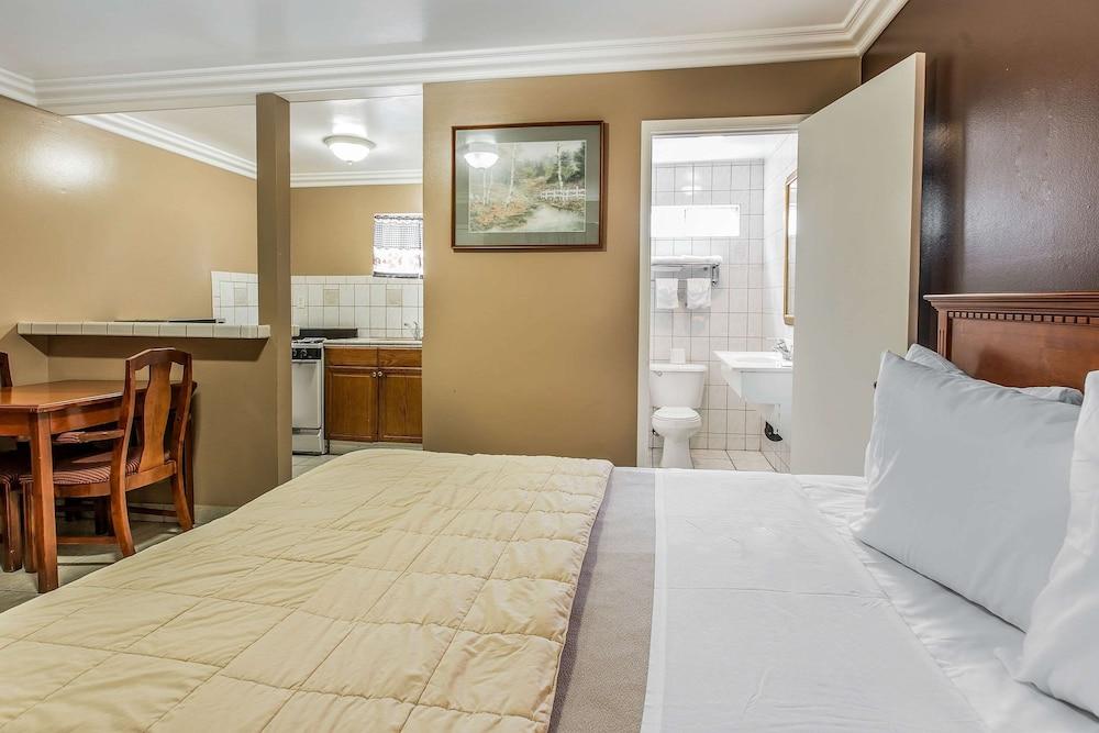 Rodeway Inn Ventura Midtown photo 9