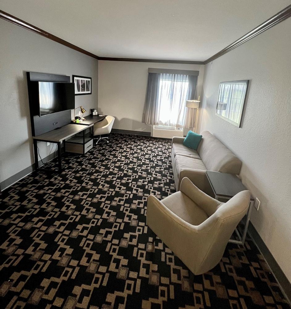 La Quinta Inn & Suites by Wyndham Big Spring photo 29