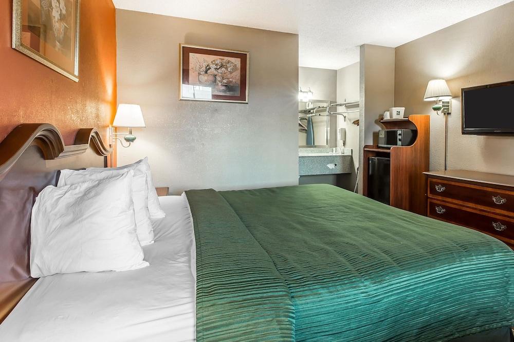 Quality Inn & Suites Macon North photo 6