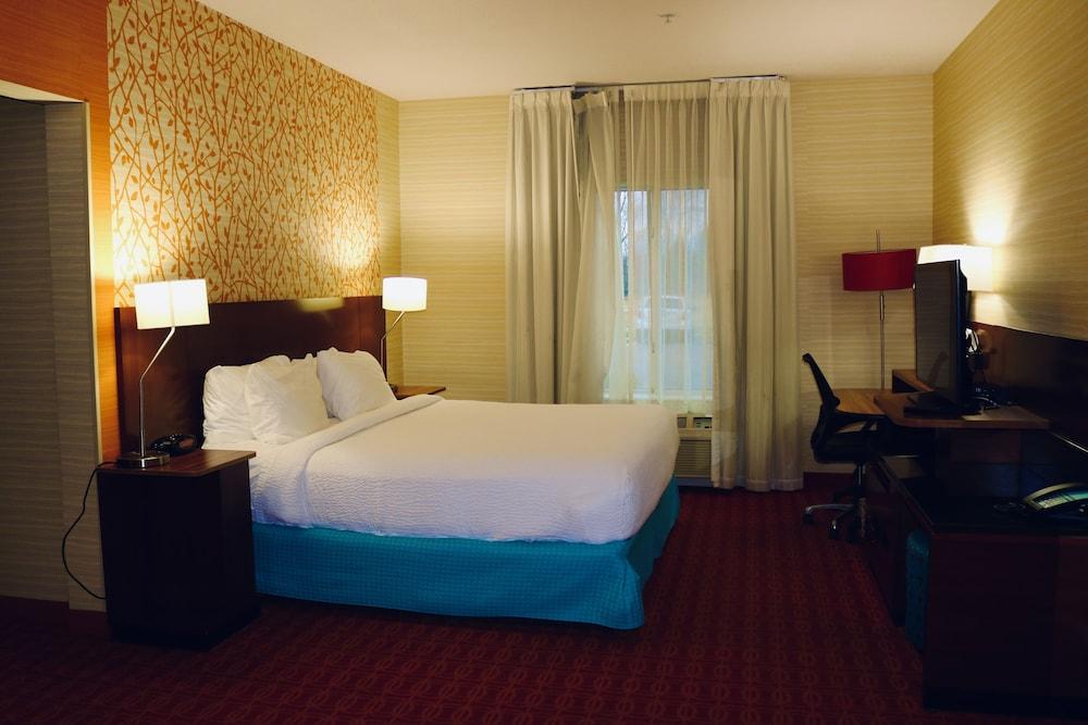 Comfort Inn & Suites photo 9